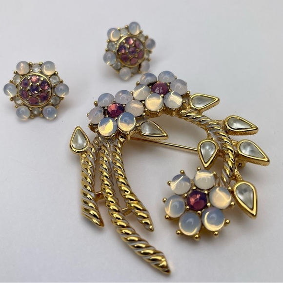 Monet Moon-glow Floral Brooch & Pierced Earrings Set - Picture 2 of 9